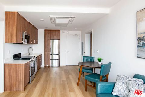 Photo of 2853 West Blvd Blvd, Los Angeles, CA 90016 (MLS # 26809129)