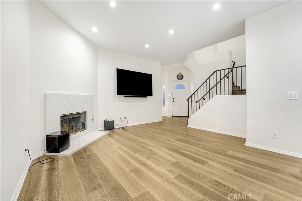 10025 Topanga Canyon 109