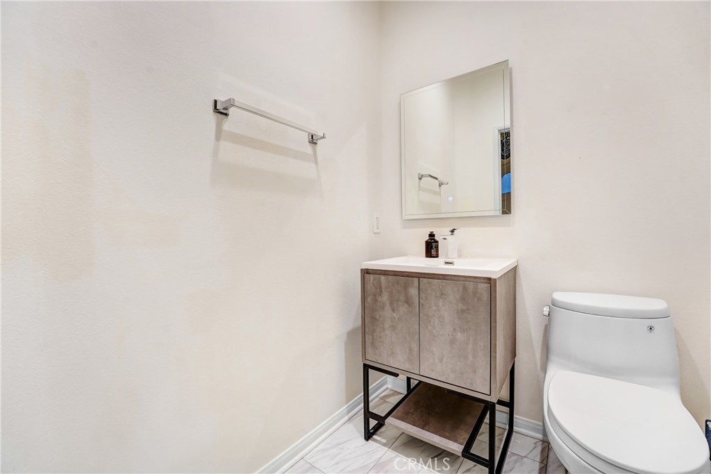 10025 Topanga Canyon 109