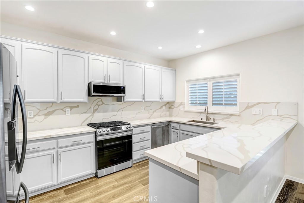 10025 Topanga Canyon 109