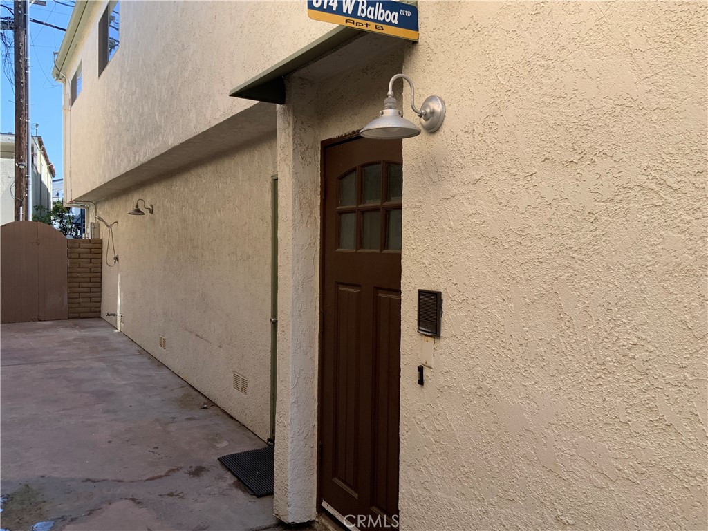 814 W Balboa Boulevard 2