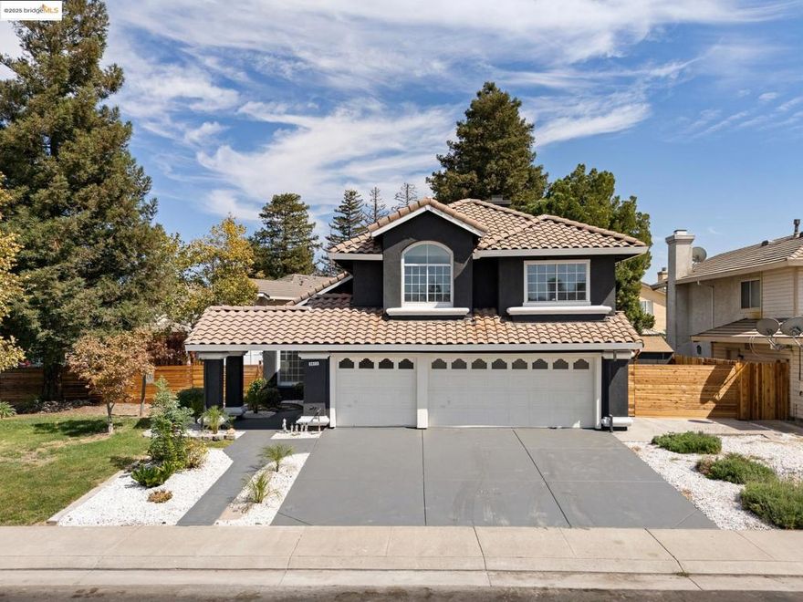Welcome to this beautifully remodeled home 4 Beds 3 Baths 2,336 sqft featuring a designer-inspired living room and dining area. The updated kitchen boasts stainless steel appliances, and the modern bathroom adds a touch of luxury. From the moment you walk in, you’ll fall in love with the thoughtful details and inviting atmosphere. Beautiful private backyard with private POOL makes this home perfect for entertaining. Don't wait!!! Schedule your showing today!!!!This home is move-in ready—start enjoying a more comfortable and stylish life today!