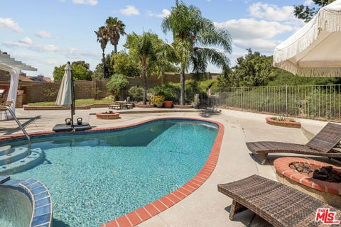 Photo of 22537 Cardiff Drive, Santa Clarita, CA 91350 (MLS # 26891207)