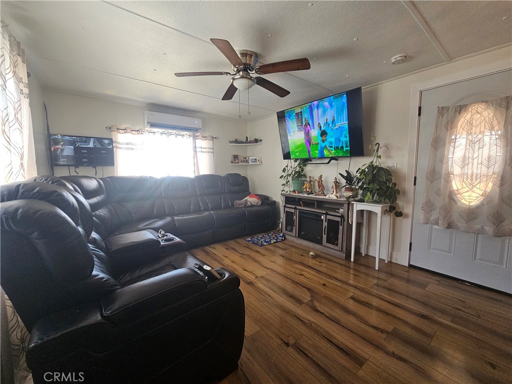 350 San Jacinto 143