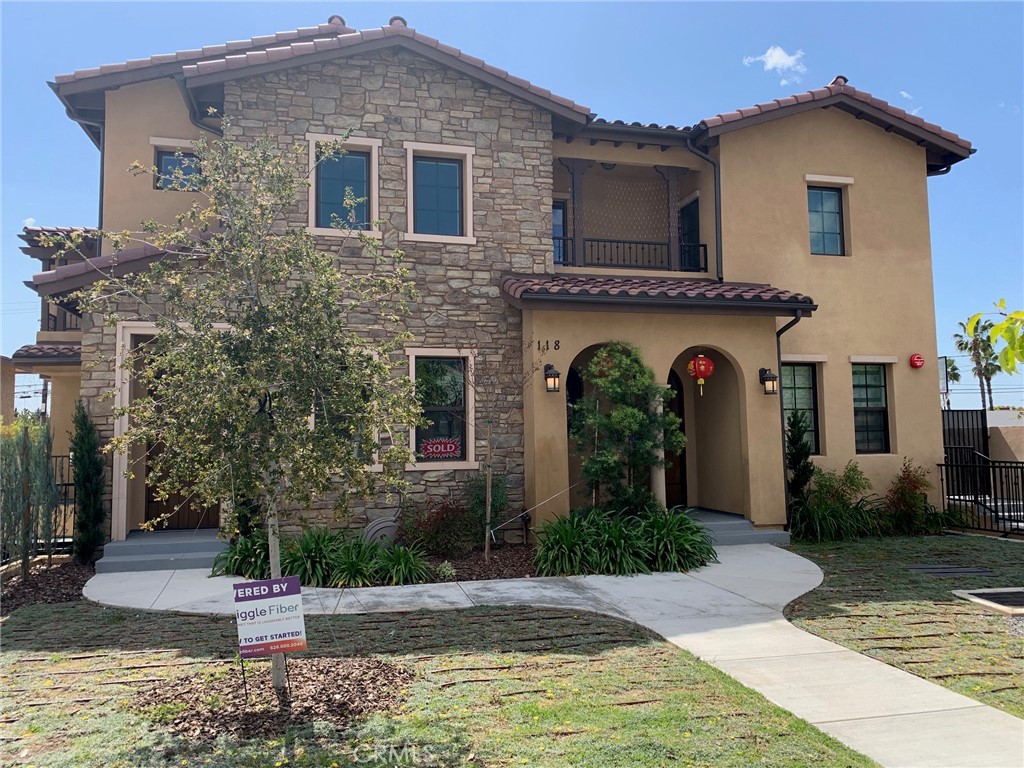 Tuscan Style Gated Townhome located in Downtown Arcadia. 4 Bed Rooms with 4 Bath Rooms of which 3 are suites upstairs and one bed room + one bath room downstairs. Large family room with open kitchen; Stainless steel kitchen-wares and quartz counter tops; Beautiful Laminate wood floor; Balcony with open private area; Walking distance to First Avenue Middle School, 24 hours Fitness and Santa Anita Park; Close proximity to Santa Anita Mall, restaurants, gulf course, banks, hospital & Gold Lines MRT station.
