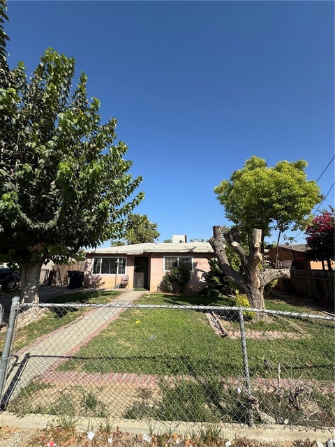 Photo of 1605 Madison ST, Bakersfield, CA 93307 (MLS # DW26207542)