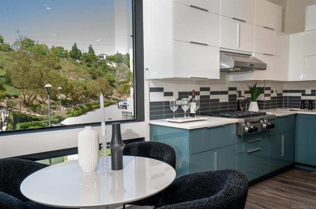 8570 Aspect Dr
