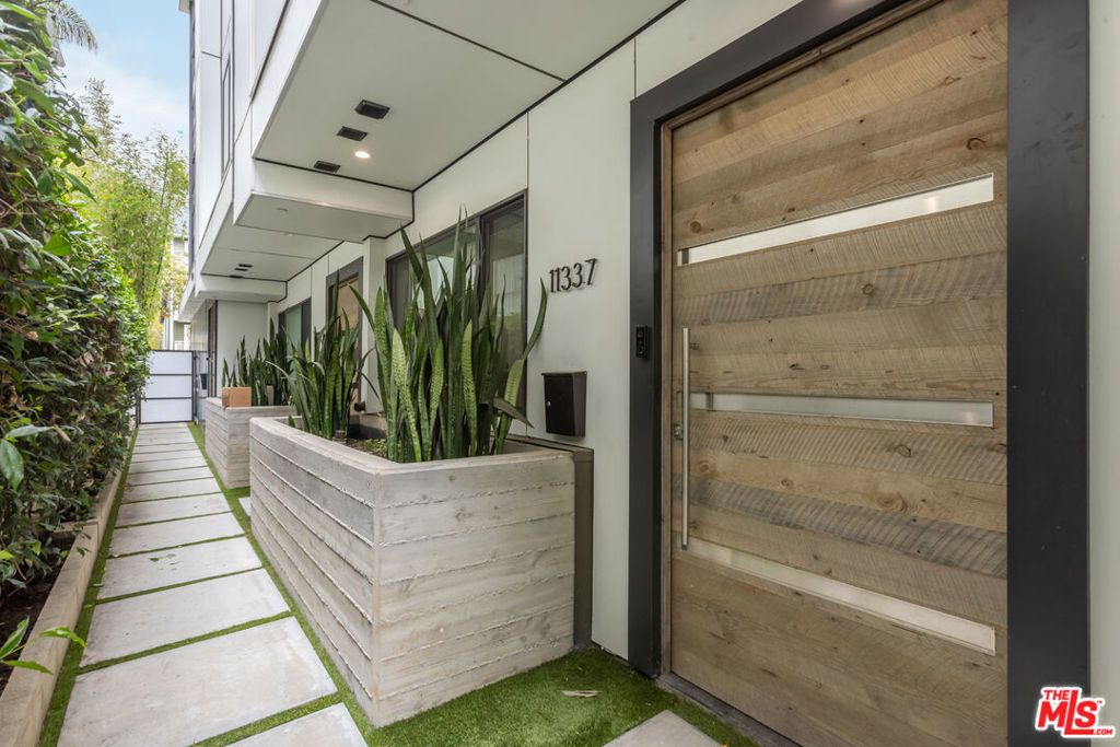 Photo of 11337 Pearl Street, Los Angeles, CA 90064 (MLS # 25580349)