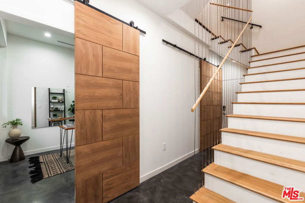 Photo of 11337 Pearl Street, Los Angeles, CA 90064 (MLS # 25580349)
