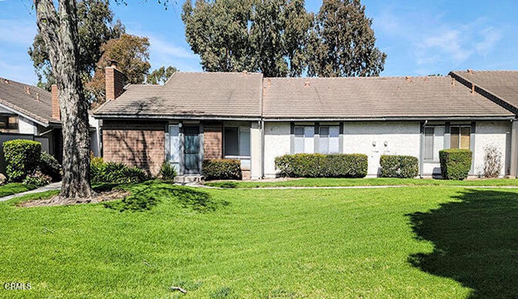 Photo of 643 Holly Avenue, Oxnard, CA 93036 (MLS # V1-32827)