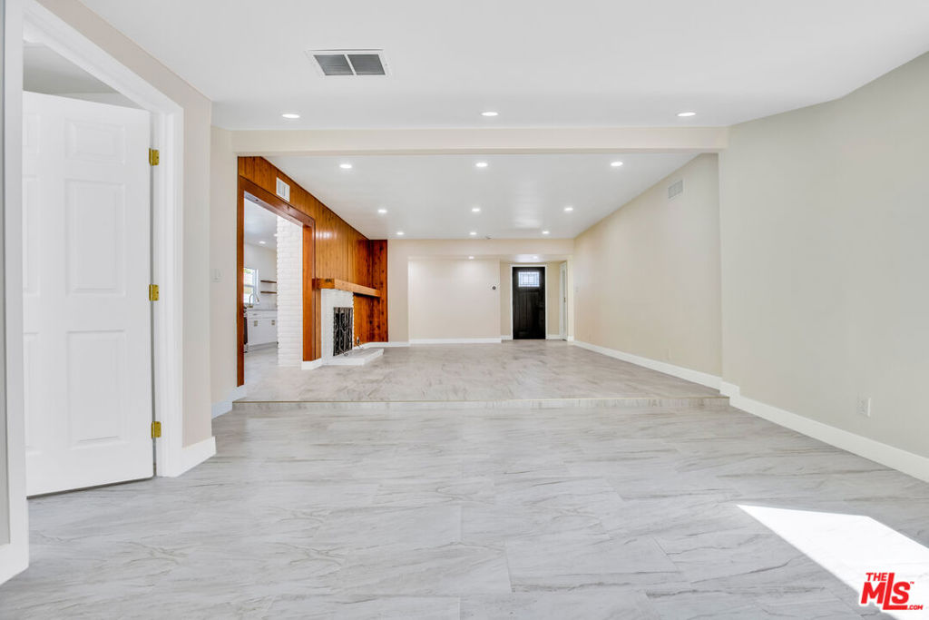 Properties 4 18800 Cohasset Street