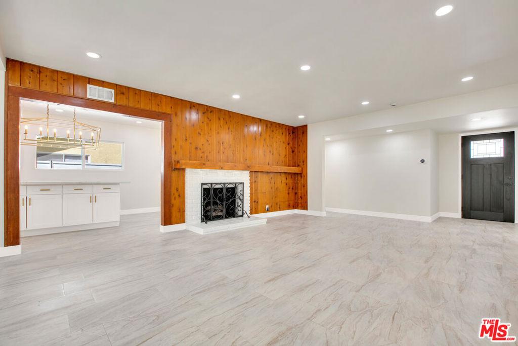 Properties 3 18800 Cohasset Street