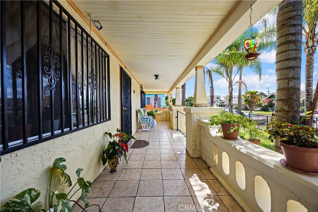 707 W 49th Street