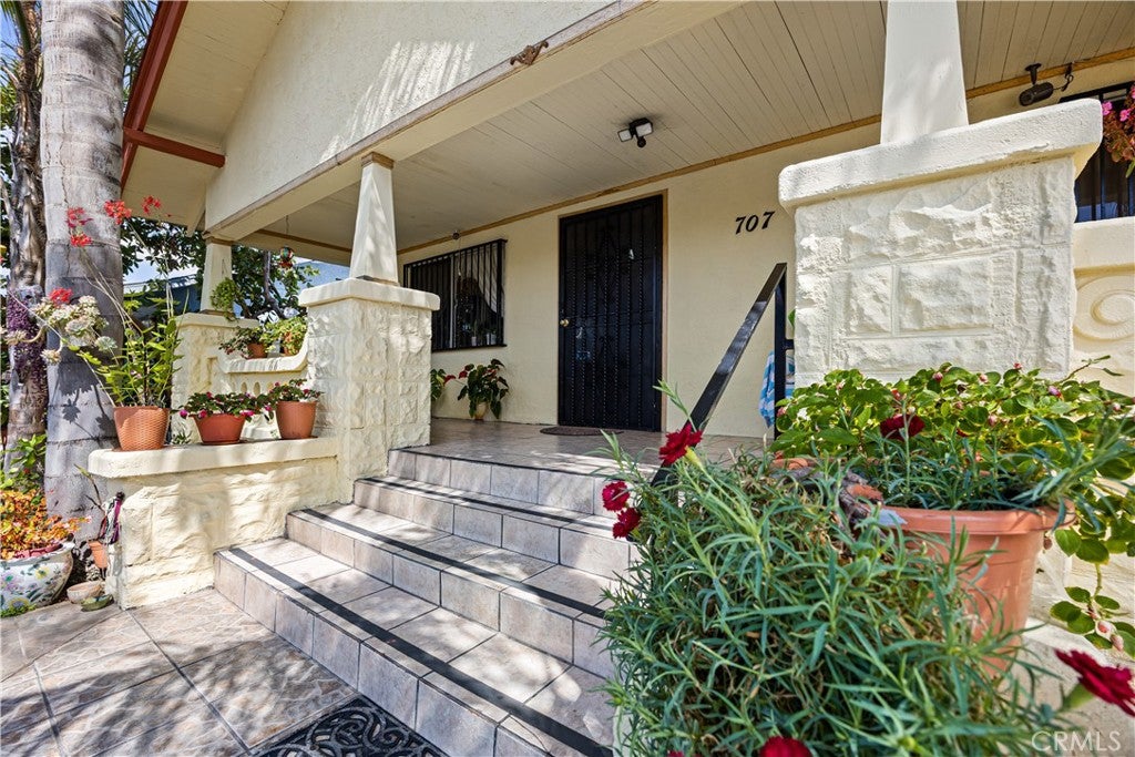 707 W 49th Street