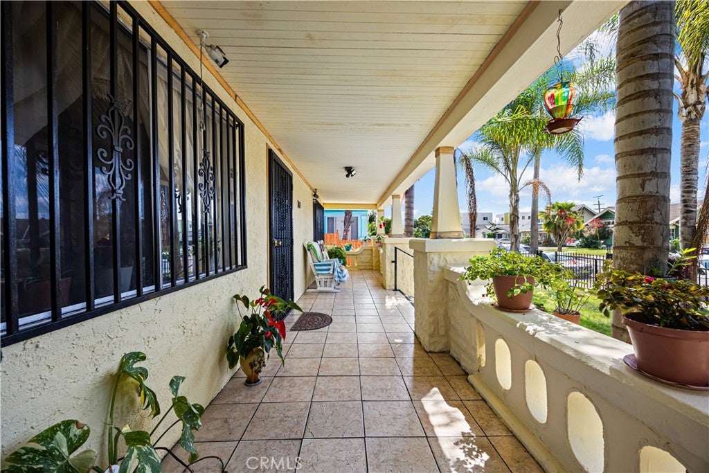 707 W 49th Street