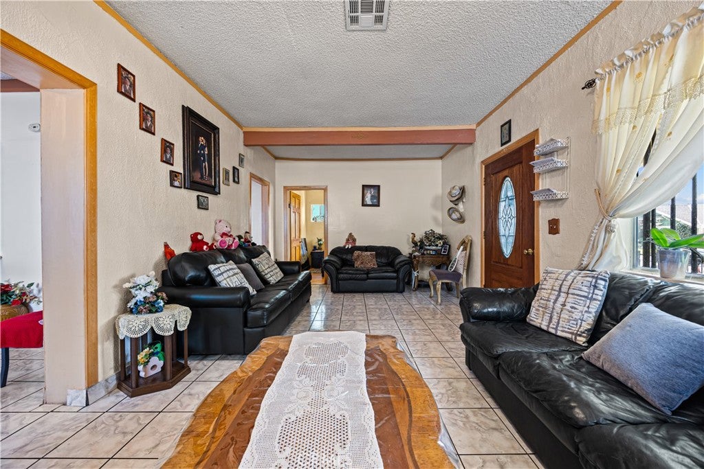 707 W 49th Street