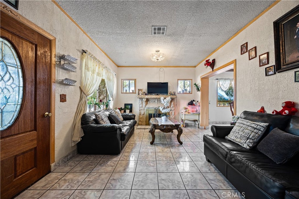 707 W 49th Street