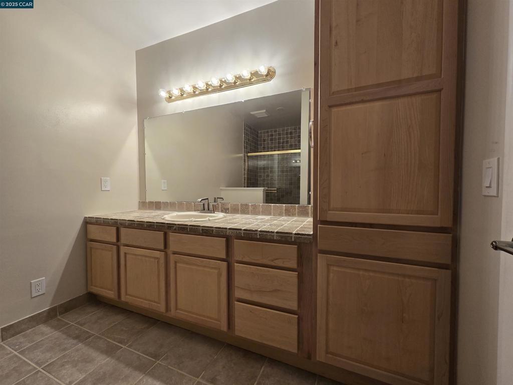 ASCOTDRIVE - Residential Lease