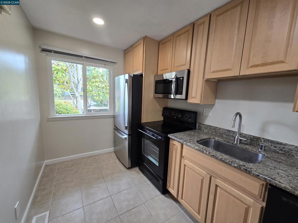 ASCOTDRIVE - Residential Lease