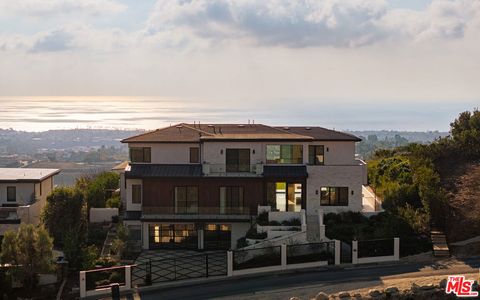 Photo of 5811 Murphy Way, Malibu, CA 90265 (MLS # 25498109) Photo of 5811 Murphy Way, Malibu, CA 90265 (MLS # 25498109)