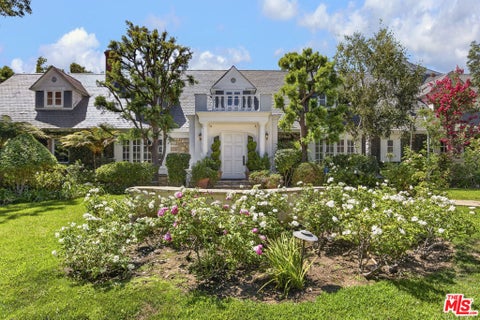 Photo of 821 N Whittier Drive, Beverly Hills, CA 90210 (MLS # 26833791)