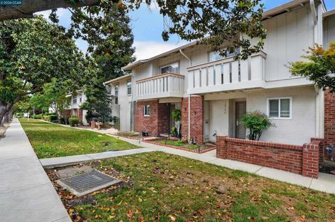 Photo of 1819 Wildbrook Ct #C, Concord, CA 94521 (MLS # 41135462)