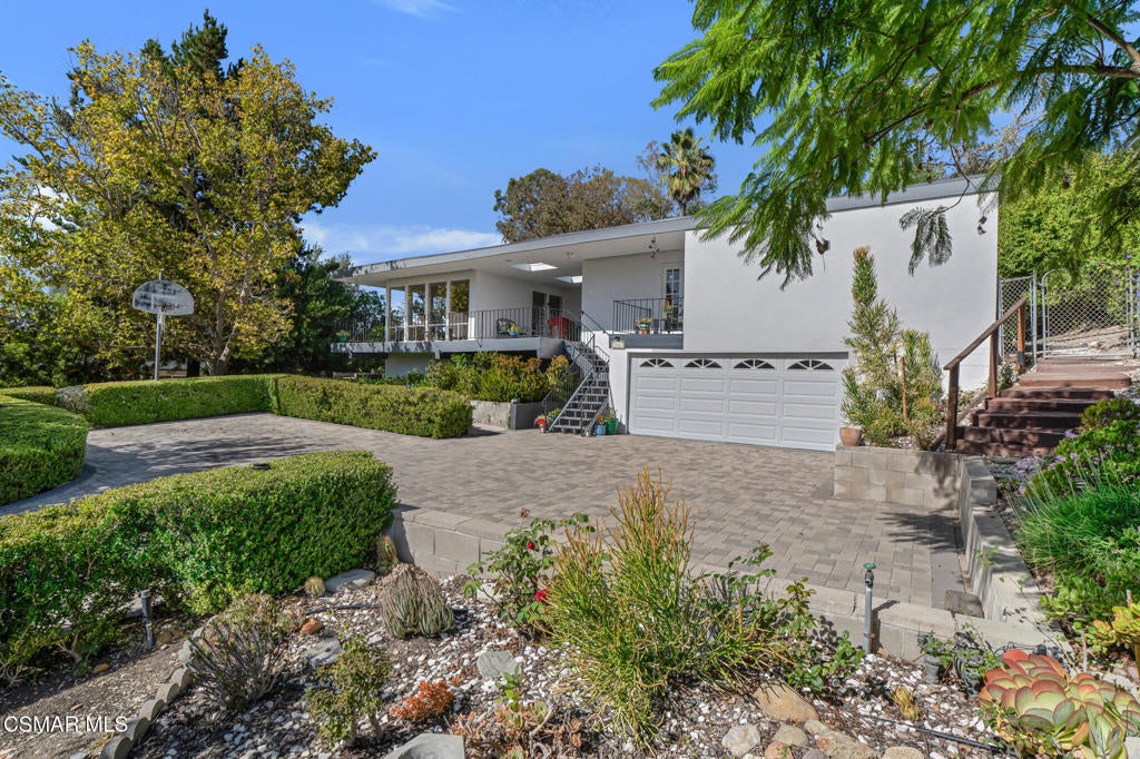 1082 La Cresta Drive