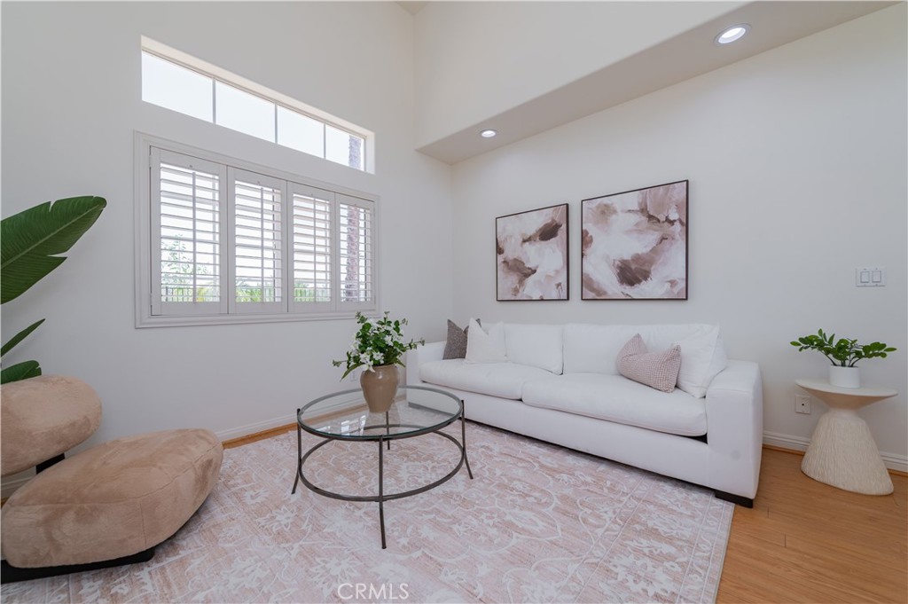 338 Calle Vista