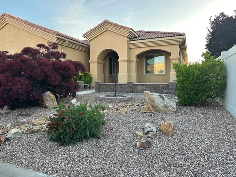 10030 El Dorado Street, Apple Valley, CA 92308 - #: HD25115753