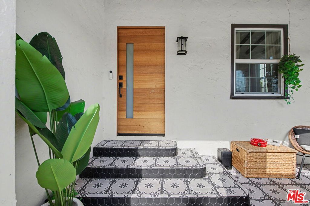 Photo of 1135 W 81st Place, Los Angeles, CA 90044 (MLS # 26650863)