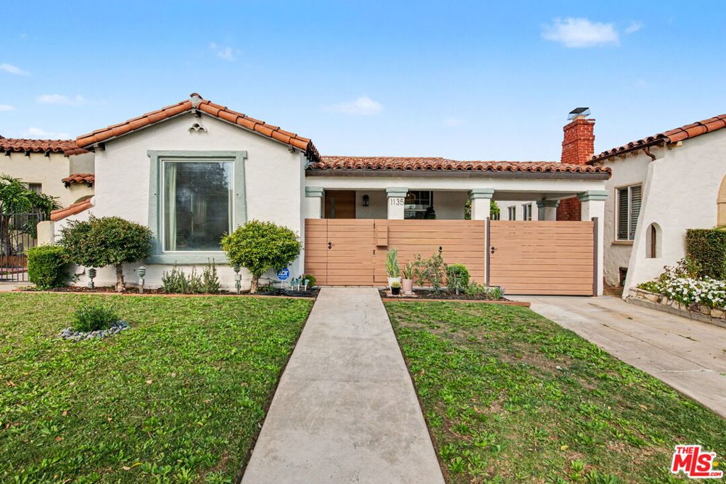 1135 W 81st Place