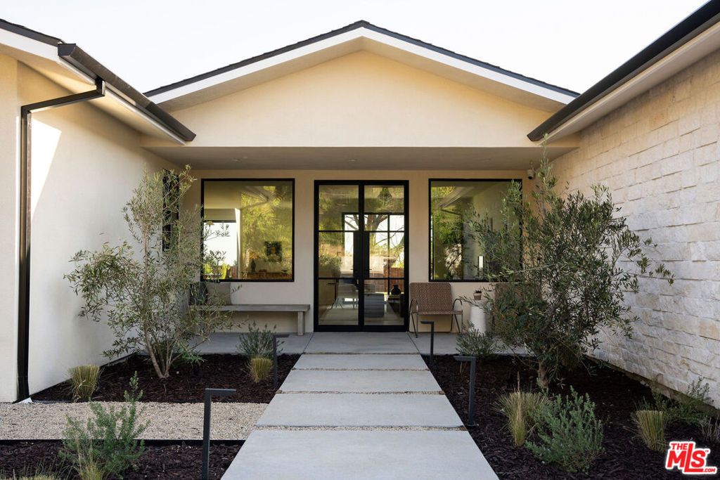 Photo of 3458 Monterosa Drive, Altadena, CA 91001 (MLS # 26760555)