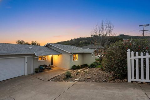 Photo of 11739 Walnut Rd Rd, Lakeside, CA 92040 (MLS # 260001794SD)