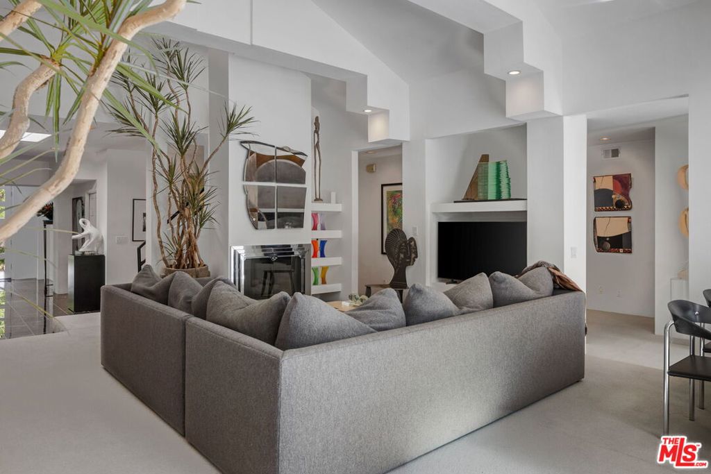 4219 Tarzana Estates Drive