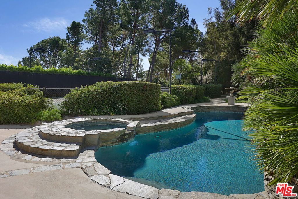 Photo of 4219 Tarzana Estates Drive, Tarzana, CA 91356 (MLS # 26637783)