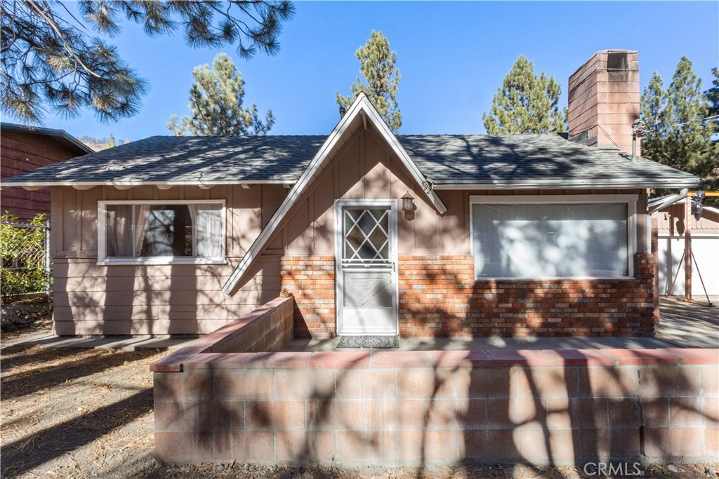 592 Mountain View Avenue