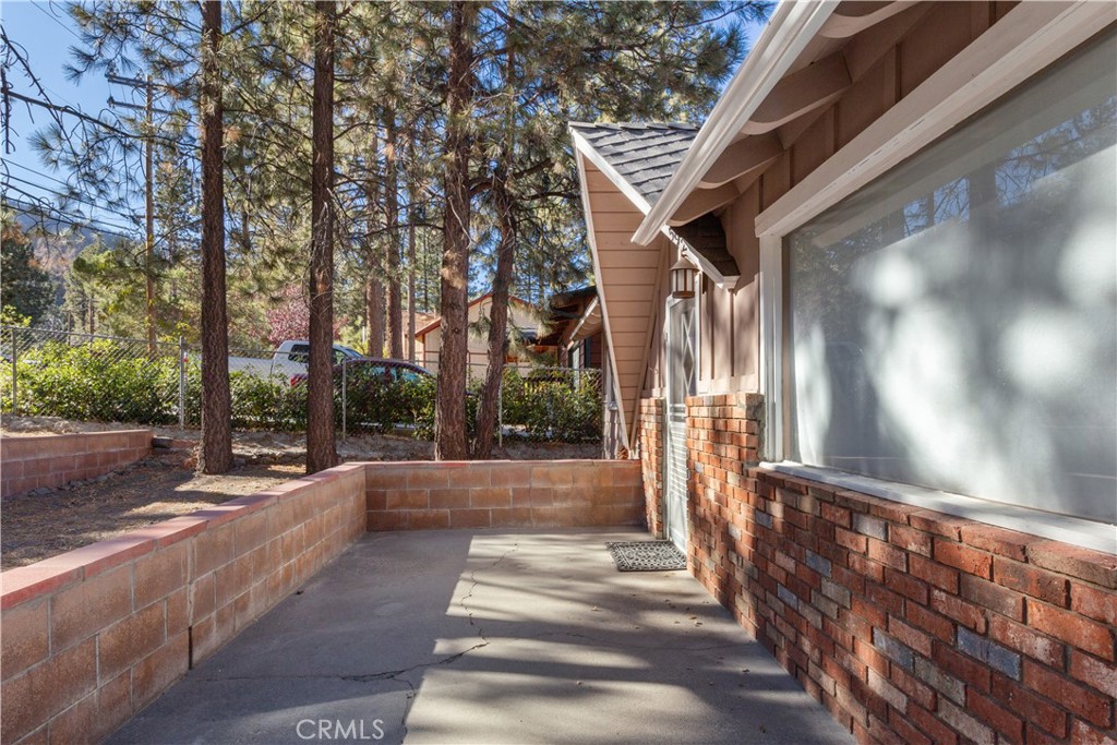 592 Mountain View Avenue
