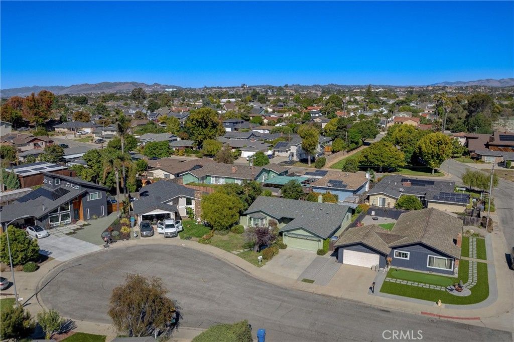 Photo of 654 Woodland Ct, Arroyo Grande, CA 93420 (MLS # SC25242832)