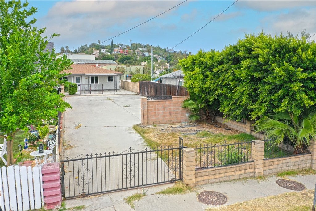 5245 Navarro