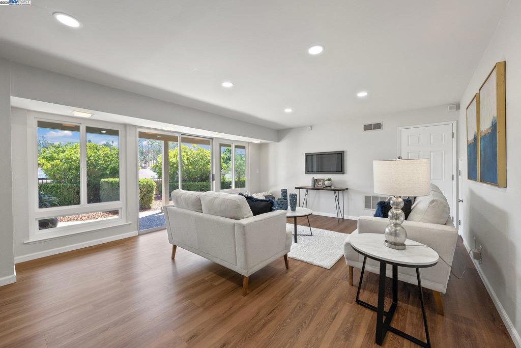 HAYWARD HILLS - Residential