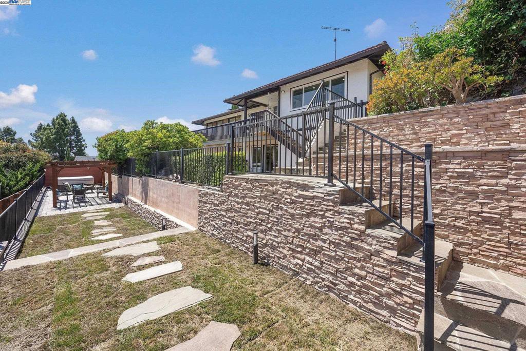 HAYWARD HILLS - Residential