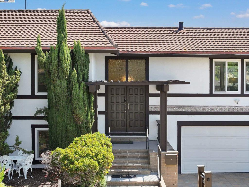 HAYWARD HILLS - Residential