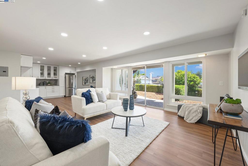 HAYWARD HILLS - Residential