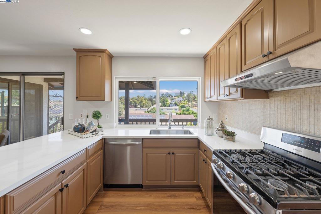 HAYWARD HILLS - Residential