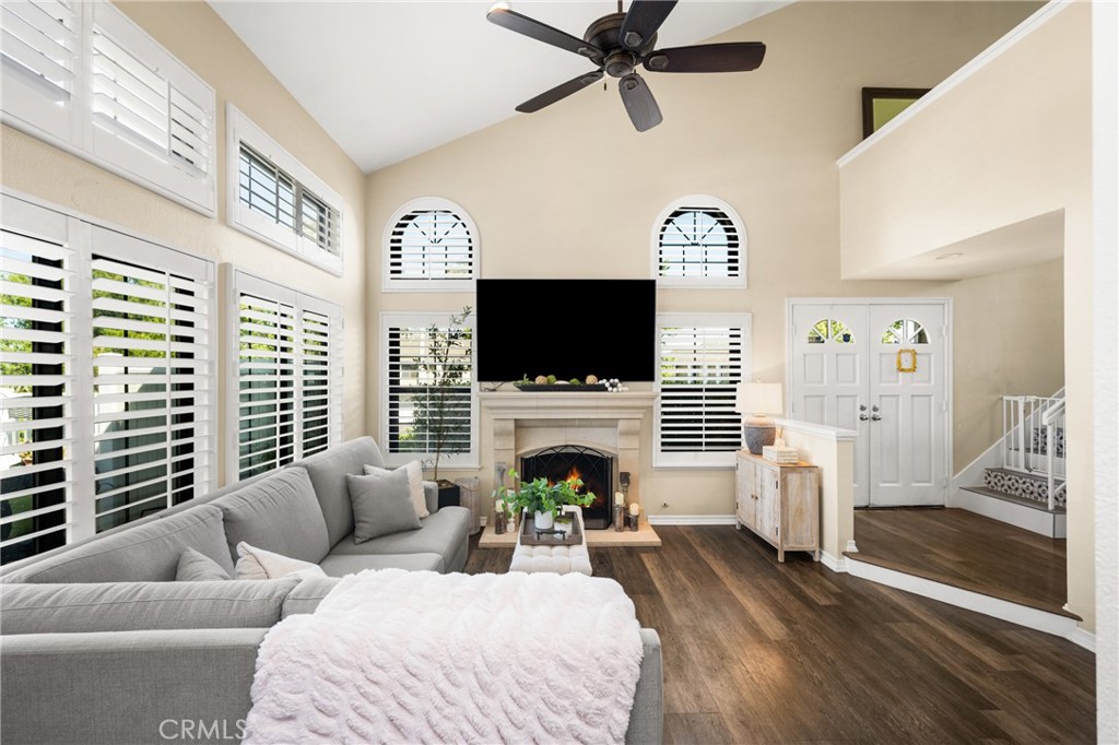 26065 Las Flores C
