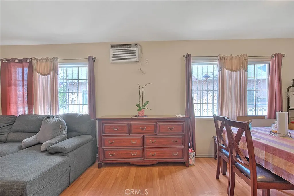 Los Angeles, California 90044, United States, 3 Bedrooms Bedrooms, ,2 BathroomsBathrooms,Residential,Active,237129