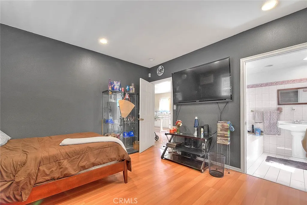 Los Angeles, California 90044, United States, 3 Bedrooms Bedrooms, ,2 BathroomsBathrooms,Residential,Active,237129