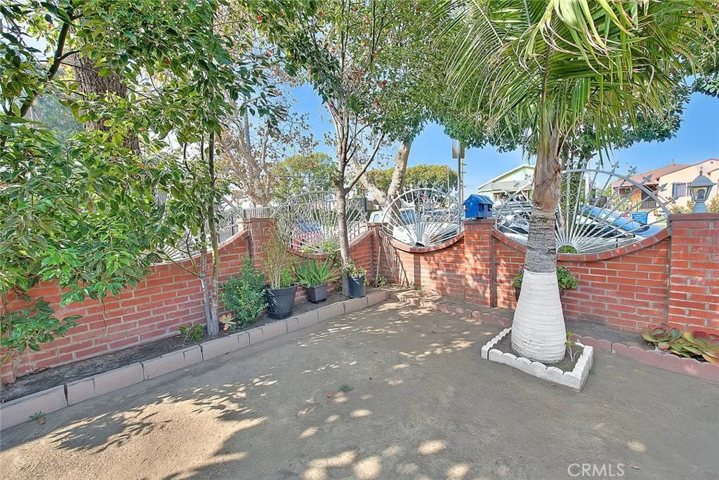 Los Angeles, California 90044, United States, 3 Bedrooms Bedrooms, ,2 BathroomsBathrooms,Residential,Active,237129