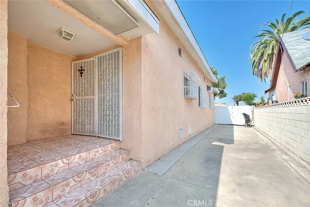 Los Angeles, California 90044, United States, 3 Bedrooms Bedrooms, ,2 BathroomsBathrooms,Residential,Active,237129