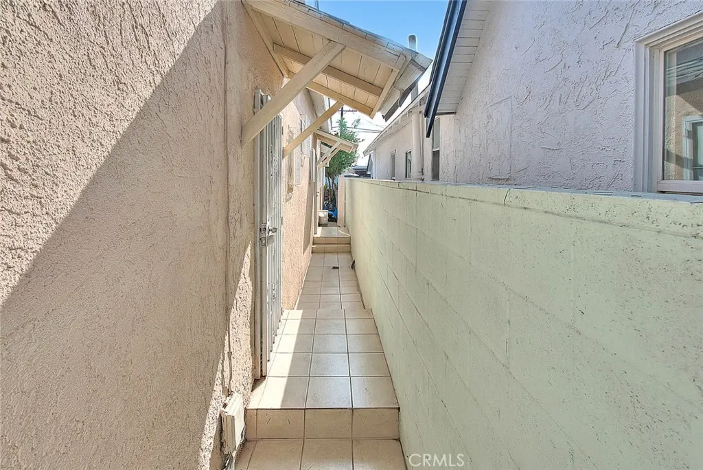 Los Angeles, California 90044, United States, 3 Bedrooms Bedrooms, ,2 BathroomsBathrooms,Residential,Active,237129